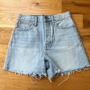 Like new Madewell “The Momjean Short” size 25
